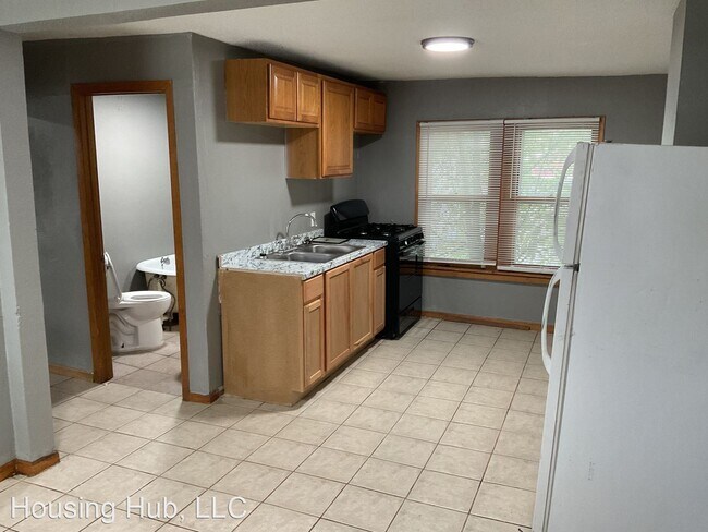Building Photo - 4 br, 2 bath House - 214 Maple St