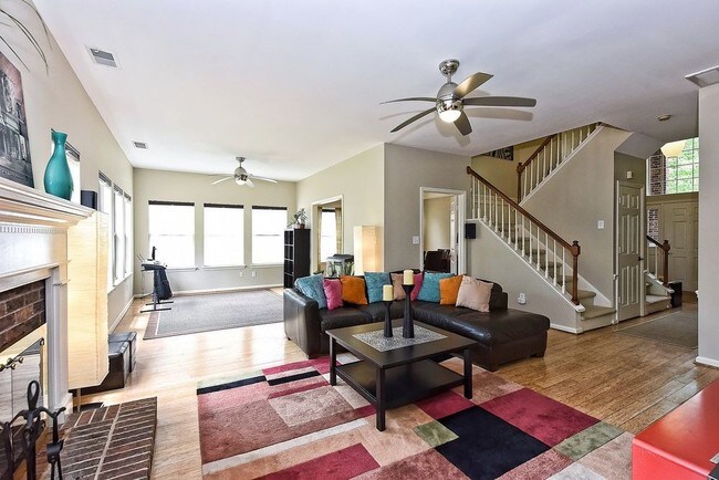 Building Photo - Waterfront home in Mooresville