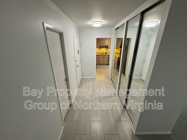 Building Photo - 205 Yoakum Pkwy