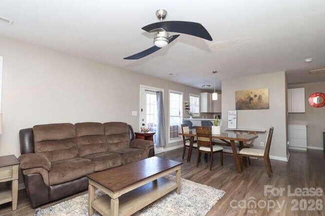 Foto del edificio - 1109 Triece Ln