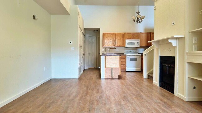 Foto del edificio - Great Location for 1 Bed 1 Bath + Full Loft with Large Closet in Steeple Chase IV in Littleton