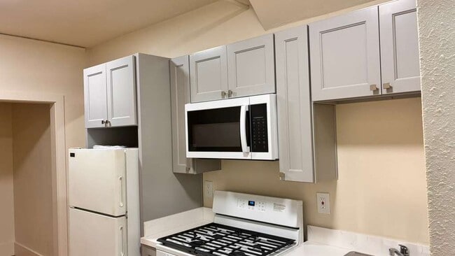 Building Photo - 1650 Oxford St