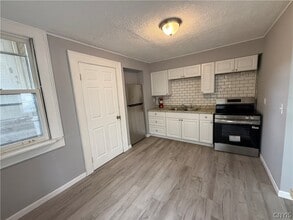 Building Photo - 116 Alice Ave