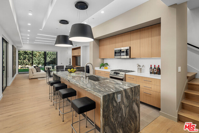 Foto del edificio - 1544 N Hoover St