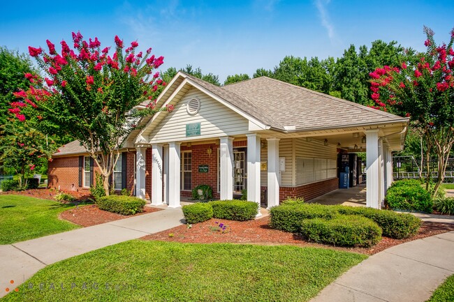 Building Photo - Village Square of Jacksonville