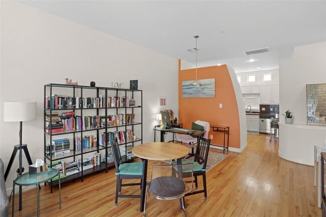 Building Photo - 2710 Hullsmith Dr