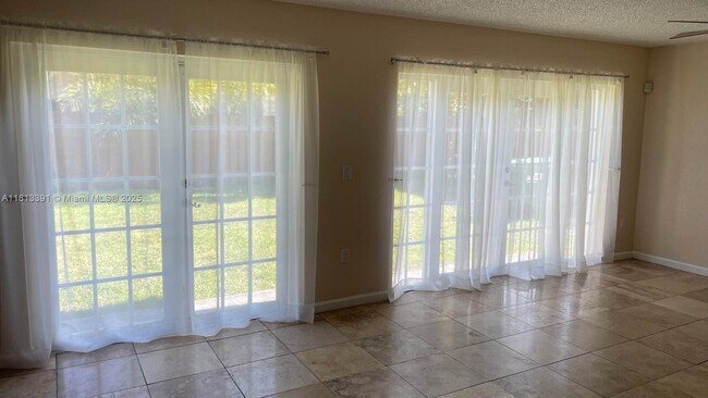 Foto del edificio - 9044 SW 212th Ln
