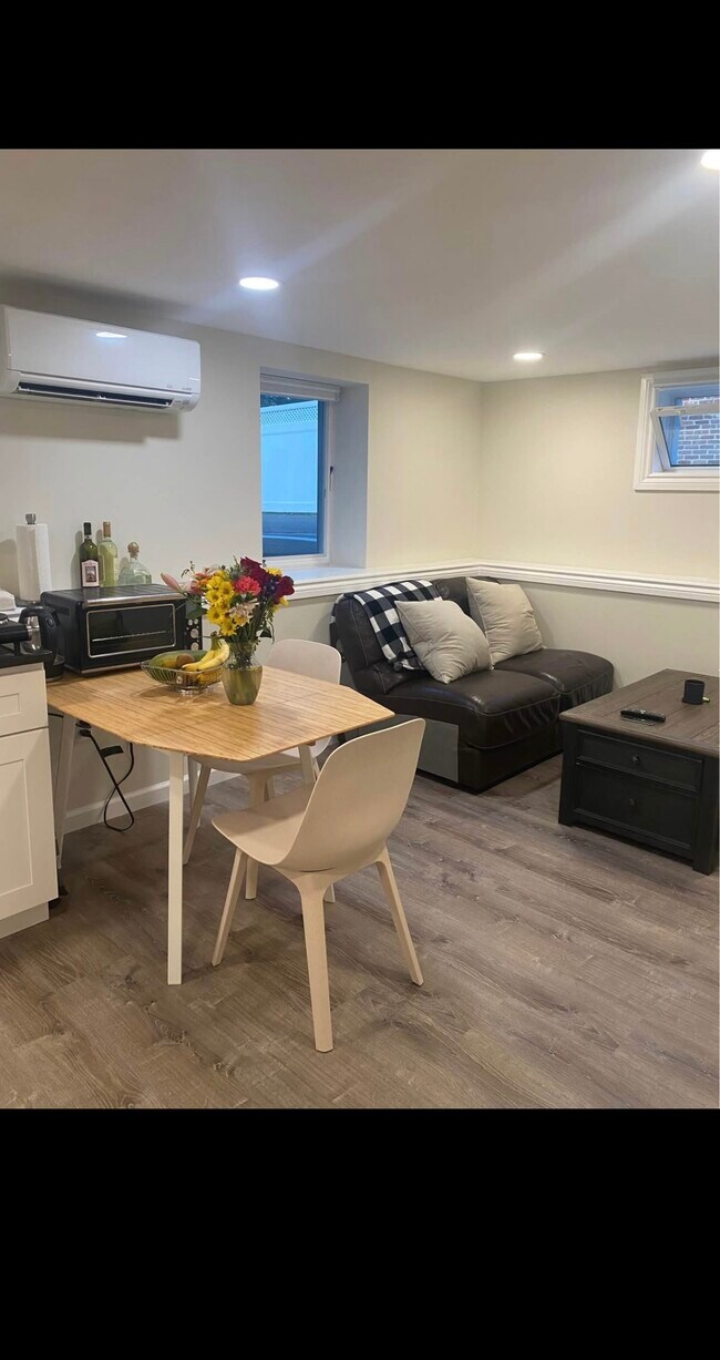 Living/Dining area - 33 Bridge St