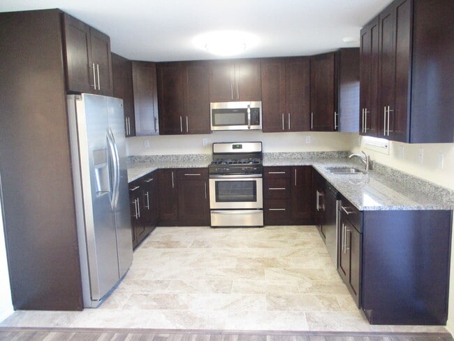 Building Photo - 514 Iona Ln