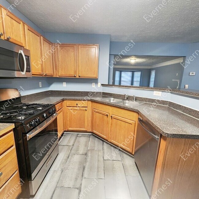 Building Photo - 5525 Hampton Ct