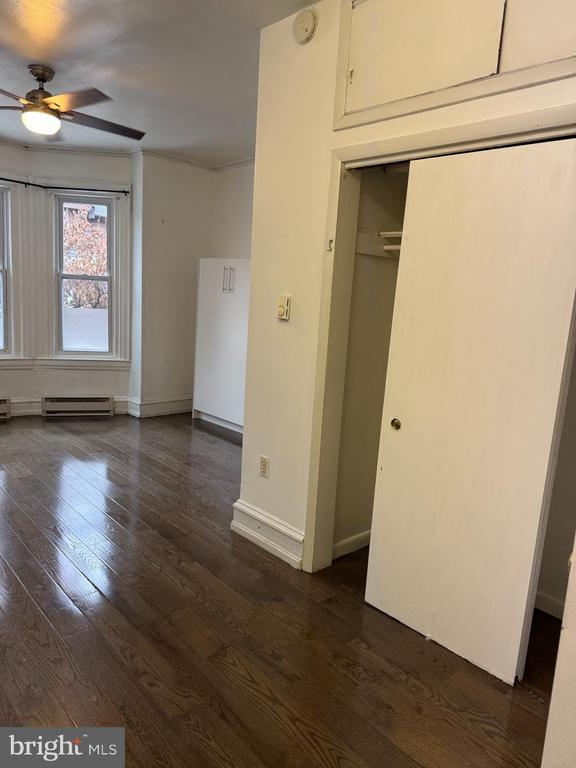 Foto del edificio - 251 S Melville St