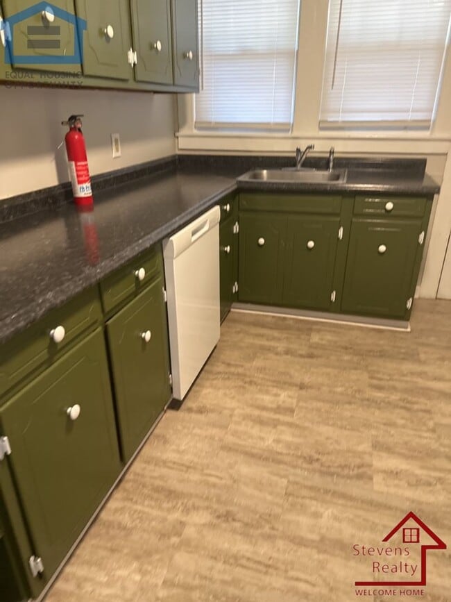 Building Photo - 3201 E 36th St