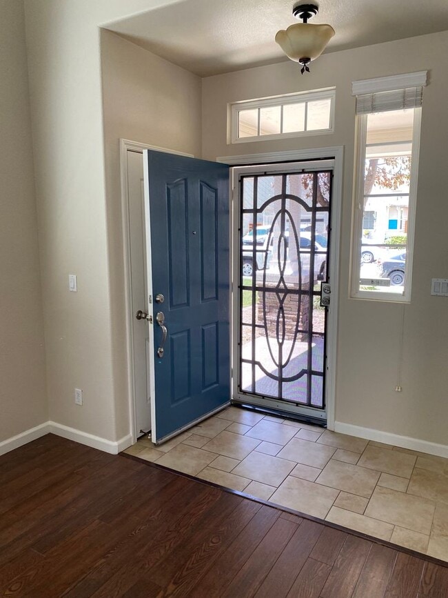 Building Photo - 5106 Rowe Dr