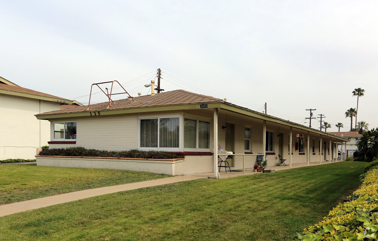 Building Photo - 135 4th Ave