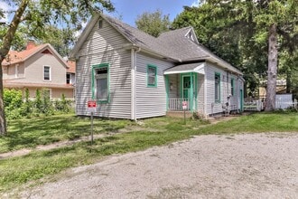 Building Photo - 712 S Vine St