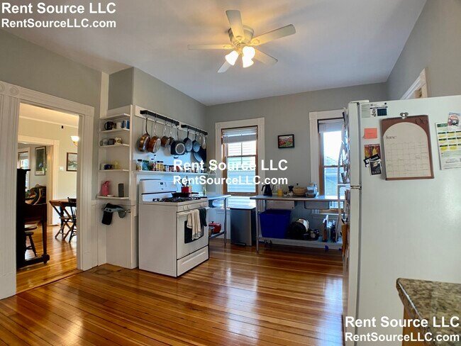 Building Photo - 18 Central St