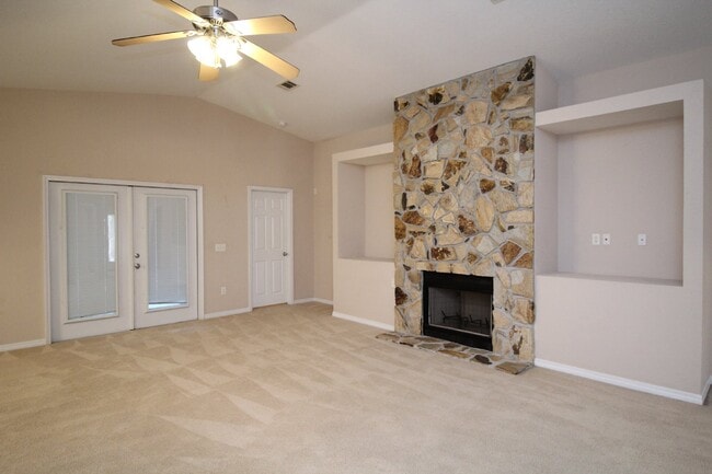 Building Photo - 3 bedroom 2 bath home in Milton ~ Over 180...