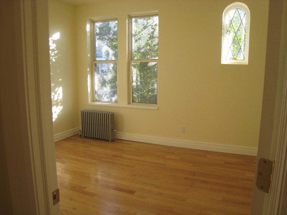 Building Photo - 249 95th St