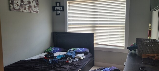 Building Photo - 151 Sunburst Villa Dr