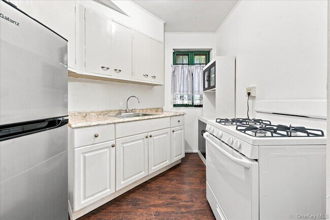 Foto del edificio - 1589 Unionport Rd