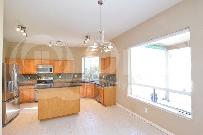 Building Photo - 5450 E Anderson Dr