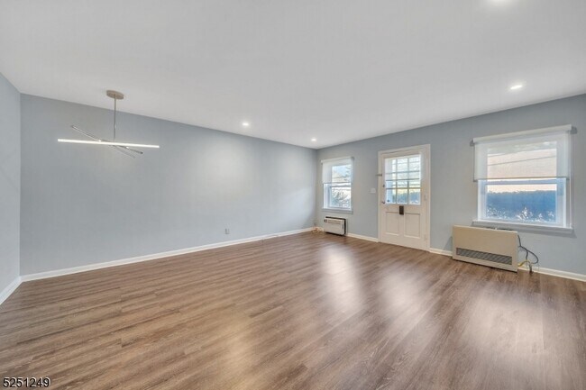 Building Photo - 172 Belleville Ave