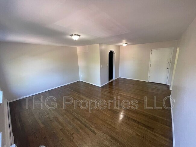 Foto del edificio - 610 E Front St