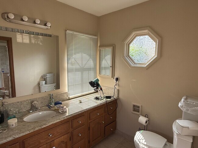 Foto del edificio - 22601 Iris Ave