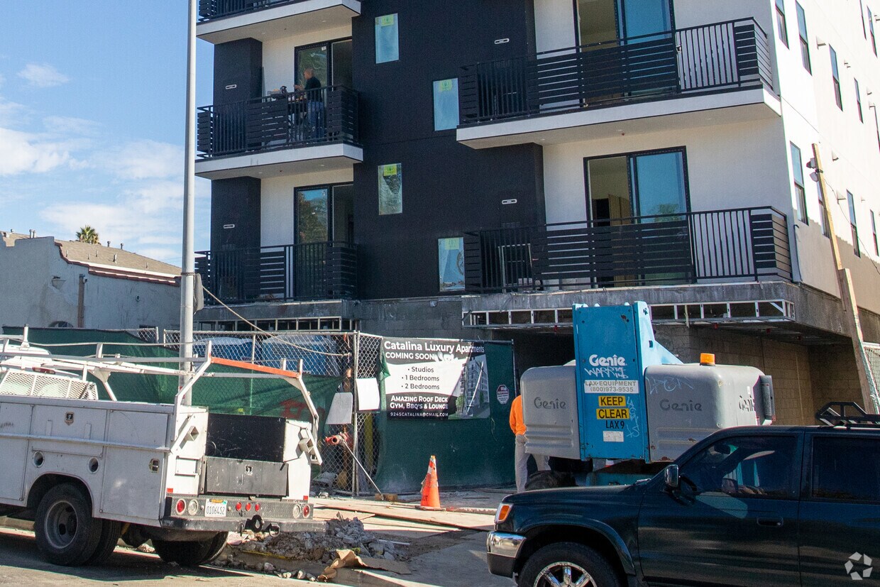 Building Photo - 924 S Catalina St