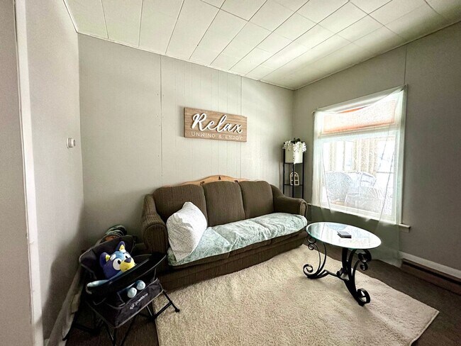 Foto del edificio - 5731-5733 W 8th St