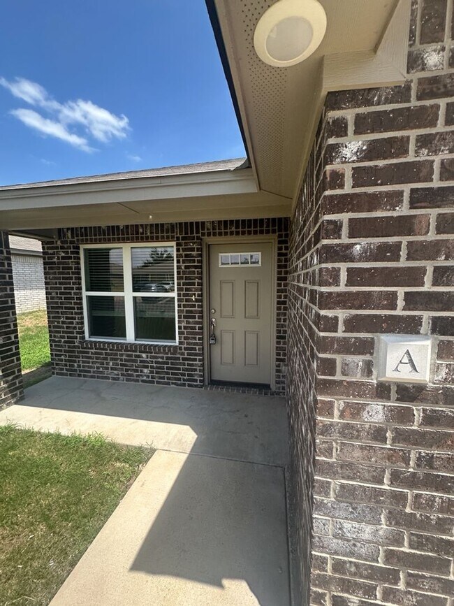 Foto del edificio - AVAILABLE NOW! (SECTION 8 ACCEPTED)