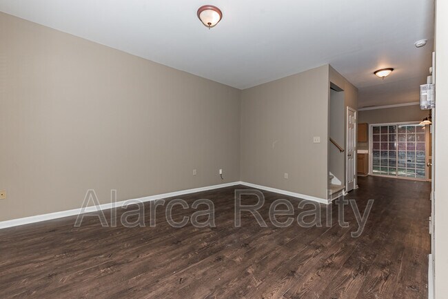 Building Photo - 1285 E Woodlawn Rd