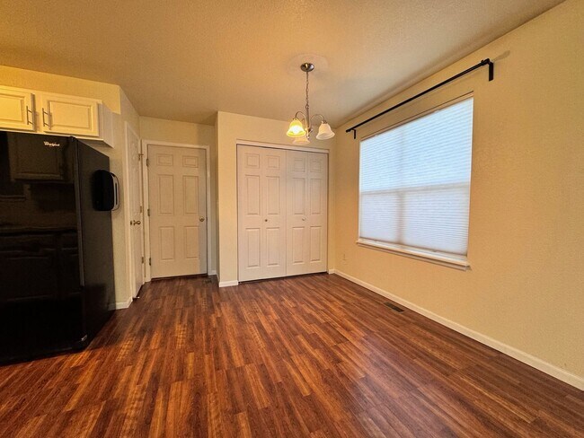 Building Photo - Great Home with Large Back Yard