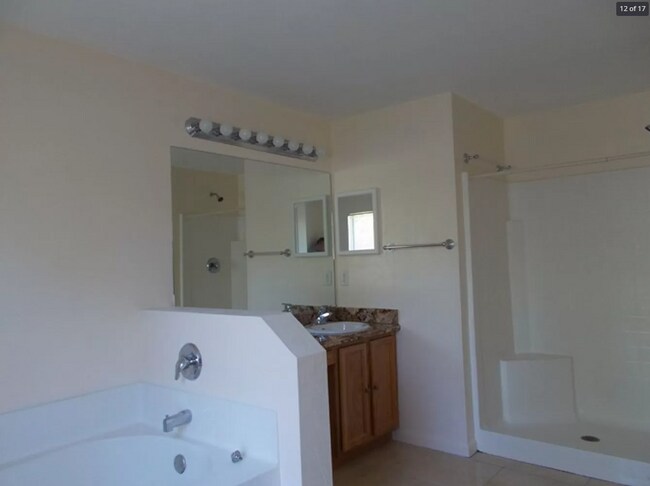 Foto del edificio - 2462 Nature Pointe Loop