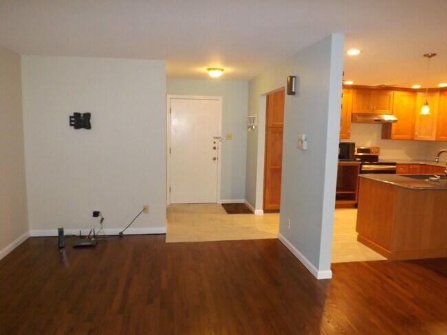 Building Photo - 13485 Coliseum Dr