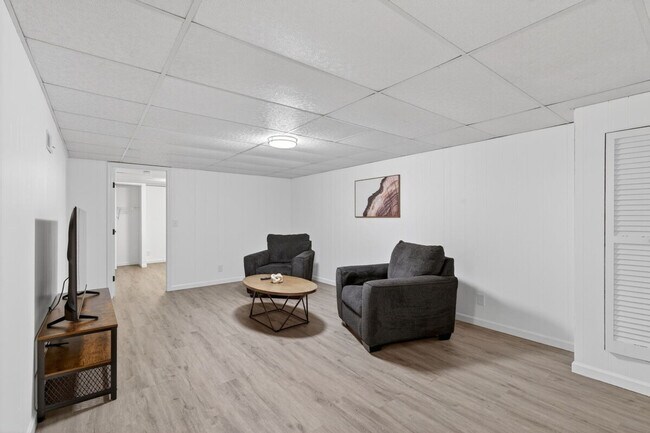 Foto del edificio - 1553 Cove Ln