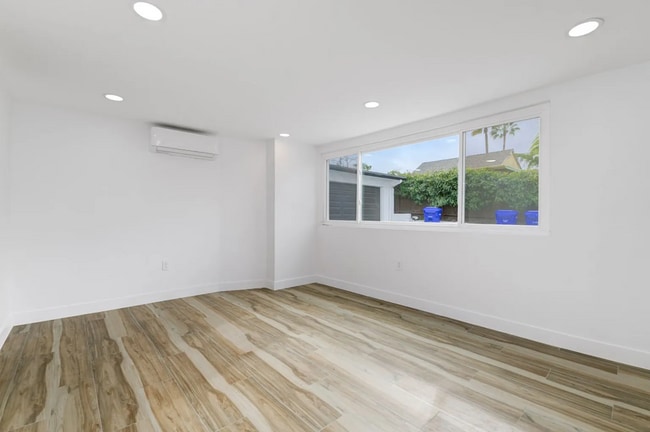 Foto del edificio - This unit offers a cozy and private 1-bedr...
