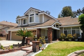 Building Photo - 206 Goldenrod Dr