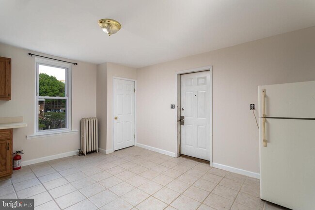 Building Photo - 622 W Collings Ave