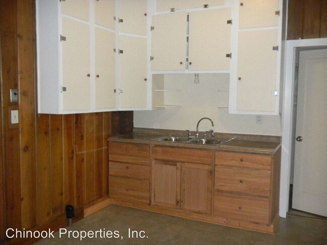 Building Photo - 304 Adams St