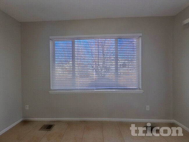 Foto del edificio - 10893 Bullock Ct