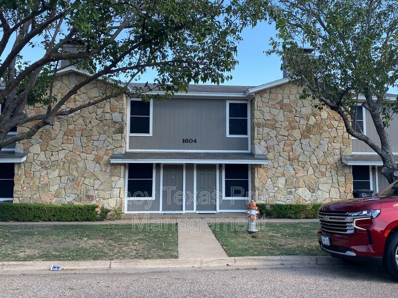 Primary Photo - 1604 Sun Valley Dr