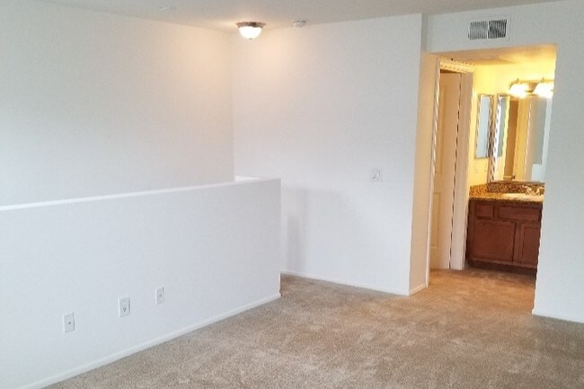 large master suite upstairs - 355 N Maple St
