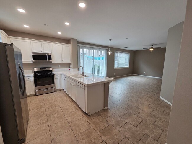 Building Photo - 3+3 condo at Orbella in Oxnard - Close to Beaches and Channel Islands Harbor