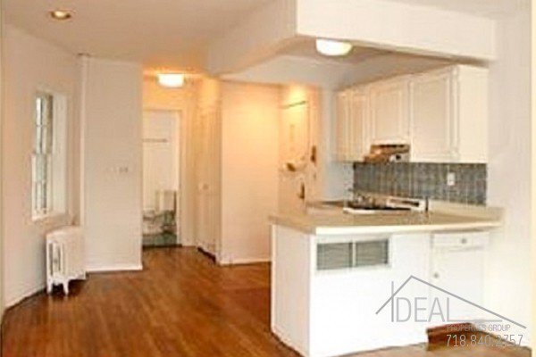 Primary Photo - Spacious Studio Apartment in Upper West Side!