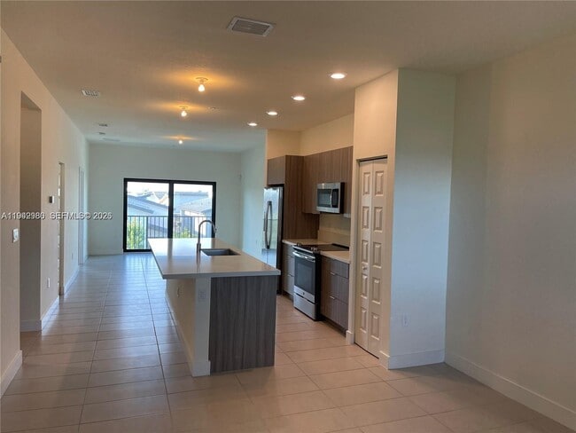 Foto del edificio - 7809 NW 104th Ave