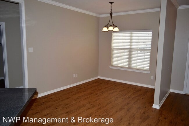 Building Photo - 3 br, 2 bath House - 943 RedBud