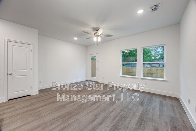 Foto del edificio - 412 E 7th St