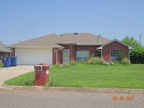 Building Photo - 407 Woodbriar Rd