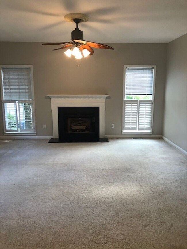 Foto del edificio - Greer, 3BD/2.5BA plus bonus, 2628SF